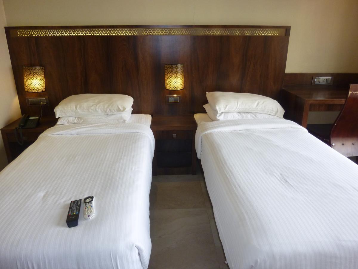 Hotel New Bengal Mumbai  Buitenkant foto